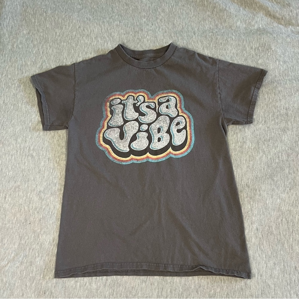 Gray Short Sleeve Tee “It's a Vibe”